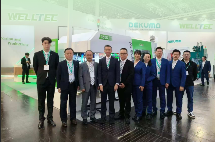 K 2025 完美落幕，華大機(jī)械攜創(chuàng)新技術(shù)贏(yíng)得全球客戶(hù)贊譽(yù)！